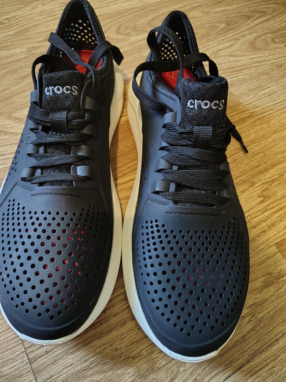 Crocs Mens Size 9 LiteRide Sneakers Black Excellent Comfort Breathable